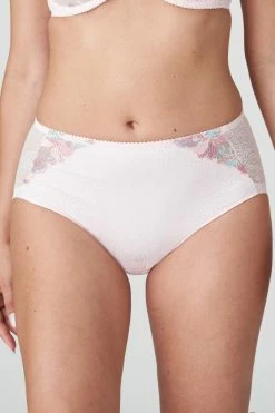 PrimaDonna: Mohala Taillenslip